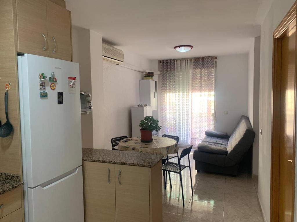 Alquilo Hermoso Apartamento En La Paradisiaca Oropesa Del Mar, 2Habitaciones, 1 Bano, Cocina, Salon, Aire Acondicionado Y Balcon A 400 Metros De La Playa Morro De Gos, Muy Cerca De Supermercados, Comercios Y Bares المظهر الخارجي الصورة